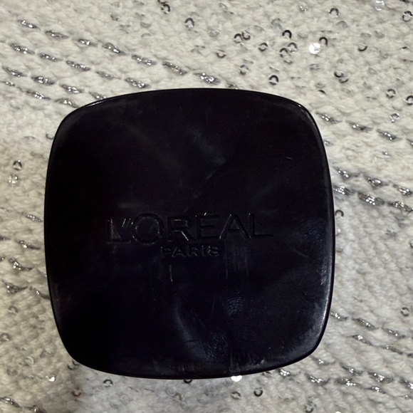 L'Oreal Revitalift Moisturizer in Black and Silver - Picture 4 of 4